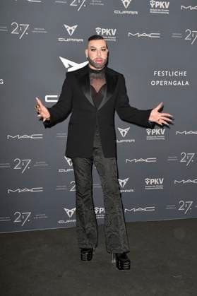 Entertainment Themen der Woche KW44 Entertainment Bilder des Tages Harald Gloeoeckler bei der Ankunft Operngala zugunsten der Deutschen AIDS-Stiftungin Berlin 04.11. 2023 *** Harald Gloeoeckler at the arrival opera gala in aid of the German AIDS Foundation in Berlin 04 11 2023