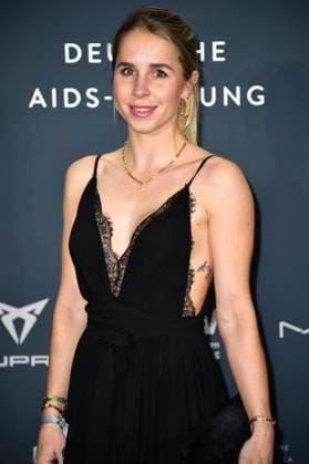 Nina Neuer bei der 27. Festlichen Operngala 2023 für die Deutsche Aids Stiftung in der Deutschen Oper. Berlin, 04.11.2023 *** Nina Neuer at the 27 Festive Opera Gala 2023 for the German Aids Foundation at the Deutsche Oper Berlin, 04 11 2023 Foto:xN.xKubelkax xFuturexImagex operngala_3192