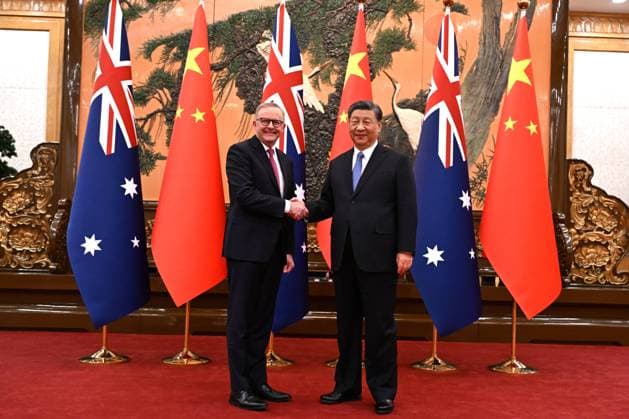 News Themen der Woche KW45 ANTHONY ALBANESE CHINA TOUR, Australia?s Prime Minister Anthony Albanese meets with China?s President Xi Jinping at the Great Hall of the People in Beijing, China, Monday, November 6, 2023. Anthony Albanese will hold talks in China with President Xi Jinping in the first visit to the Asian nation by a sitting prime minister since 2016. ( NO ARCHIVING, EDITORIAL USE ONLY, NO USE IN BOOKS WITHOUT CONSENT CHINA  Copyright: xLUKASxCOCHx 20231106001861771764