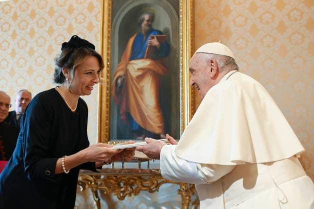 News Themen der Woche KW45 Italy, Rome, Vatican, 2023 11 6. Pope Francis during the Presentation of Letters of Credence of H.E. Ms. Manuela Leimgruber, Ambassador of Switzerland in private audience at the Vatican . Photograph by VATICAN MEDIA Catholic Press Photo  Copyright: xVATICANxMEDIAx xipa-agency.netx xVaticanxMediax IPA_Agency_IPA41448237