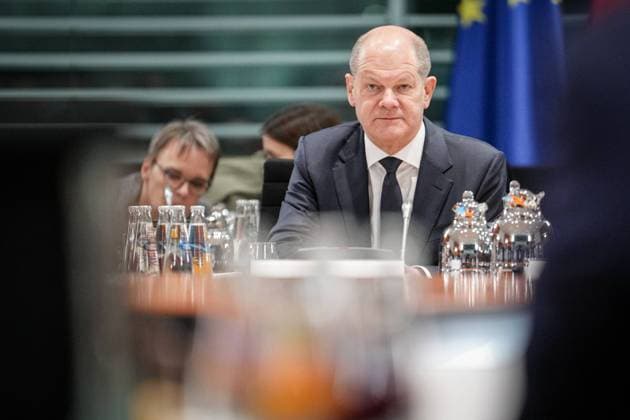 News Themen der Woche KW45 News Bilder des Tages Auftaktbilder zur Ministerpraesidentenkonferenz und Migrationsgipfel im Bundeskanzleramt Bundeskanzler Olaf Scholz (SPD) im Portrait beim Auftakt der Ministerpraesidentenkonferenz dem Migrationsgipfel im Bundeskanzleramt Berlin, 06.11.2023 Berlin Berlin Deutschland *** Opening pictures of the Minister Presidents Conference and Migration Summit in the Federal Chancellery Federal Chancellor Olaf Scholz SPD in portrait at the opening of the Minister Presidents Conference and Migration Summit in the Federal Chancellery Berlin, 06 11 2023 Berlin Berlin Germany