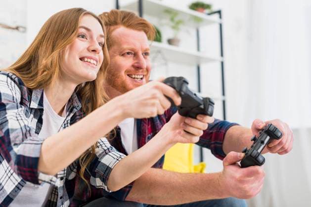 Glückliches Portrait eines jungen Paares beim Spielen einer Spielkonsole mit Joysticks *** Happy Portrait one Boys Couples at Play a Game console with Joysticks Copyright: imageBROKER OleksandrxLatkun ibxole09796825.jpg