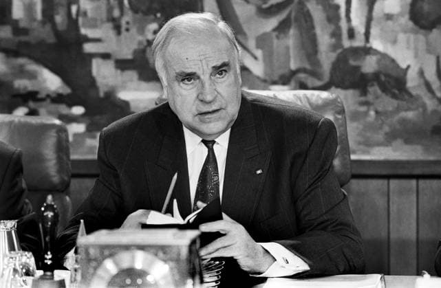 Deutschland, Bonn, 03.06.1993 Archiv.: 40-72-36 Sitzung Bundeskabinett Foto: Bundeskanzler Helmut Kohl Sitzung Bundeskabinett *** Germany, Bonn, 03 06 1993 Archive 40 72 36 Federal Cabinet meeting Photo Federal Chancellor Helmut Kohl Federal Cabinet meeting