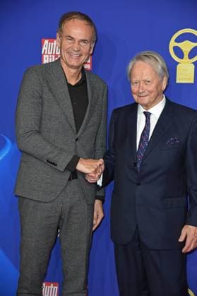 Oliver Blume (Vorstandsvorsitzender der Dr. Ing. h. c. F. Porsche AG), Wolfgang Porsche (Aufsichtsratsvorsitzende der Porsche AG) - VERLEIHUNG DAS GOLDENE LENKRAD 2023 im Axel Springer Hochhaus in Berlin am 07.11.2023