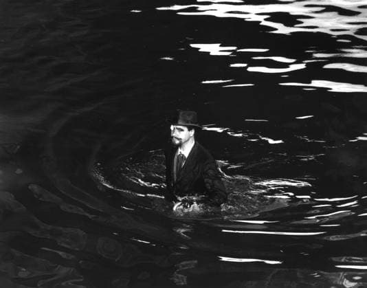 Film Irma La Douce Actor Jack Lemmon filming scenes at the Seine river, Paris Paris France  Copyright: xLeoxFuchsx R0189-Lemmon-ILD