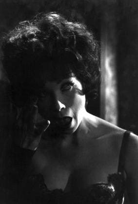 Film Irma La Douce Actress Shirley MacLaine portrait at the set of the film Hollywood, CA USA  Copyright: xLeoxFuchsx R0196-MacLaine-ILD