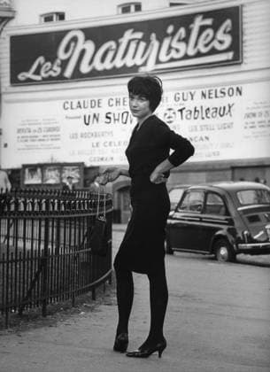 Film Irma La Douce Actress Shirley MacLaine walking around Paris Paris France  Copyright: xLeoxFuchsx R0204-MacLaine-ILD