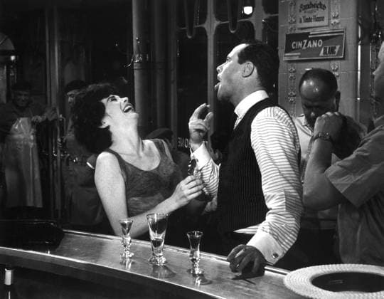Film Irma La Douce Actress Shirley MacLaine and actor Jack Lemmon in a scene of the film Hollywood, CA USA  Copyright: xLeoxFuchsx R0264-Lemmon-MacLaine-ILD