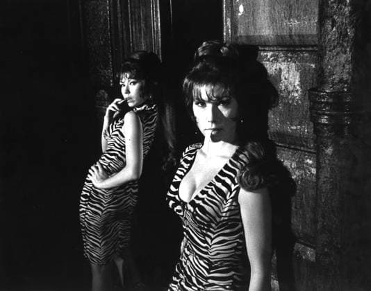 Film Irma La Douce Twin actresses June and Ruth Earl in a scene of the film Hollywood, CA USA  Copyright: xLeoxFuchsx R0269-Twins-Earl-ILD
