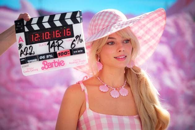 RECORD DATE NOT STATED BARBIE, Margot Robbie, on set, 2023. ph: Jaap Buitendijk Warner Bos. Courtesy Everett Collection PUBLICATIONXNOTxINxCANxCHNxFRAxITAxJPNxNORxPOLxRUSxESPxUKxUSA