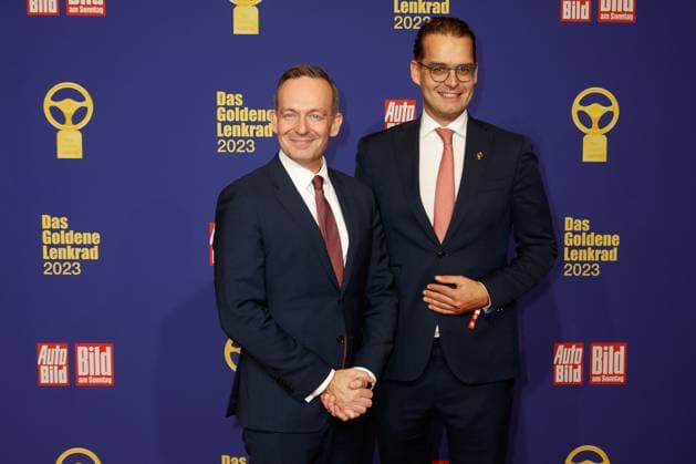 Das Goldene Lenkrad 2023 Volker Wissing und Claudius Senst bei der Verleihung des Goldenen Lenkrads 2023 im Axel Springer Hochhaus am 07.11.2023 in Berlin. Copyright: xEventpressxKochanx