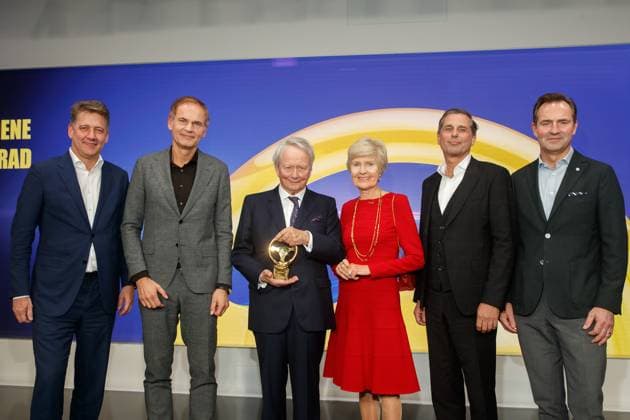 Das Goldene Lenkrad 2023 Gernot Döllner, Oliver Blume, Wolfgang Porsche, Friede Springer, Klaus Zellmer, Thomas Schäfer bei der Verleihung des Goldenen Lenkrads 2023 im Axel Springer Hochhaus am 07.11.2023 in Berlin. Copyright: xEventpressxKochanx