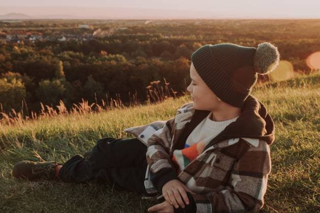 IMAGO Creative, Jahreszeit Herbst, Ferien A cute boy having fun at the sunset Wroc?aw, Lower Silesian Voivodeship, Poland R_PJWUOI231106B1-1282991-01 ,model released, Symbolfoto