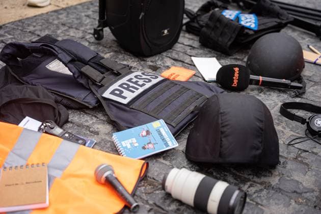 Bilder des Jahres 2023, News 11 November News Themen der Woche KW45 News Bilder des Tages November 9, 2023, Barcelona, Barcelona, Spain: A group of journalists and photojournalists pay tribute and show solidarity with the journalists murdered in Gaza by the Israeli army. During the event, those gathered showed the names of their murdered colleagues. Barcelona Spain - ZUMAa239 20231109_zip_a239_020 Copyright: xMarcxAsensioxClupesx