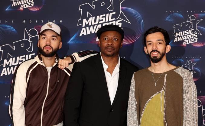 Photocall de la 25eme cÃ rÃ monie des NRJ Music Awards (NMA) au palais des Festivals et des Congres de Cannes MC Solaar (Claude MC, Claude M Baral) entre Bigflo et Oli (Florian et Olivio Ordonez) au photocall de la 25eme cÃ rÃ monie des NRJ Music Awards (NMA) au palais des Festivals et des Congres de Cannes, France, le 10 novembre 2023. Dominique Jacovides Bestimage Celebs attend the 25th NRJ Music Awards - Red Carpet arrivals at Palais des Festivals in Cannes, France, on November 10, 2023. Cannes France  Copyright: xDOMINIQUExJACOVIDESx xBESTIMAGExDOMINIQUExJACOVIDESx xBESTIMAGEx