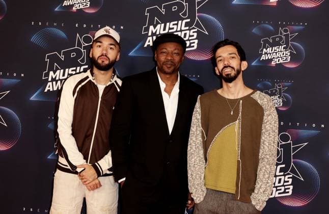 Photocall de la 25eme cÃ rÃ monie des NRJ Music Awards (NMA) au palais des Festivals et des Congres de Cannes MC Solaar (Claude MC, Claude M Baral) entre Bigflo et Oli (Florian et Olivio Ordonez) au photocall de la 25eme cÃ rÃ monie des NRJ Music Awards (NMA) au palais des Festivals et des Congres de Cannes, France, le 10 novembre 2023. Dominique Jacovides Bestimage Celebs attend the 25th NRJ Music Awards - Red Carpet arrivals at Palais des Festivals in Cannes, France, on November 10, 2023. Cannes France  Copyright: xDOMINIQUExJACOVIDESx xBESTIMAGExDOMINIQUExJACOVIDESx xBESTIMAGEx