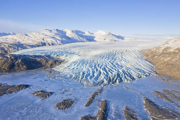  Luftaufnahme der Eiszunge Falljökull im Winter, einer der vielen Auslassgletscher des Vatnajökull, Vatna Gletscher, größte Eiskappe Islands, Austurland *** Aerial view the Eiszunge Falljökull at Winter, a the many Outlet glacier of Vatnajökull, Vatna Glacier, largest Ice cap Iceland, Austurland Copyright: imageBROKER/alimdix/xArterrax/xSvenxErikxArndt ibltsm09823772.jpg