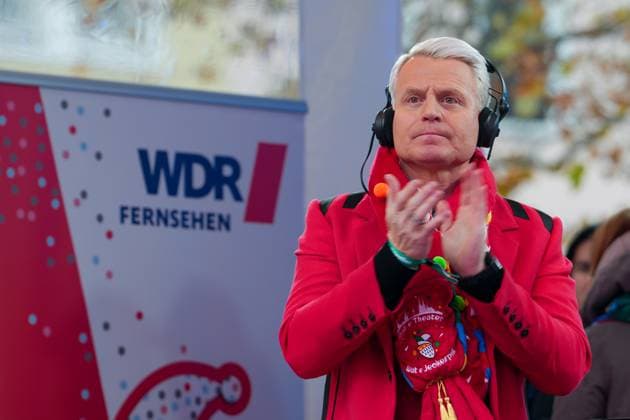 Koelner Karneval, Sessionseroeffnung am Heumarkt Guido Cantz moderiert die WDR Uebertragung bei der Sessionseroeffnung des Koelner Karneval auf dem Heumarkt in Koeln am Elften im Elften , Koeln, 11.11.2023 Koeln Nordrhein-Westfalen Deutschland *** Cologne Carnival, session opening at the Heumarkt Guido Cantz presents the WDR broadcast at the opening of the Cologne Carnival at the Heumarkt in Cologne on Eleventh in Eleventh , Cologne, 11 11 2023 Cologne North Rhine-Westphalia Germany