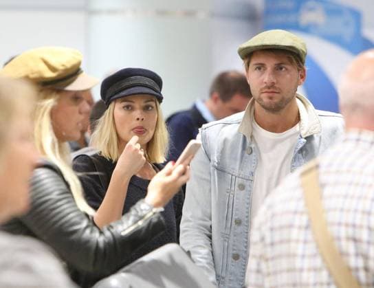 EXCLUSIVE: Margot Robbie is accompanied by her husband Tom Ackerley as she arrives in Toronto to attend the Toronto International Film Festival 169882, EXCLUSIVE: Margot Robbie is accompanied by her husband Tom Ackerley as she arrives in Toronto to attend the Toronto International Film Festival where she will attend the screening I, Tonya . Toronto, Canada - Thursday September 7, 2017. CANADA OUT, Credit:Sean ONeill, PacificCoastNews Avalon Canada, Toronto  Copyright: xSeanxONeill,xPacificCoastNewsx xAvalonx 0519649324