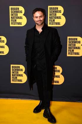 Marios Gavrilis bei der Preisverleihung vom 37. Braunschweig International Film Festival im Großen Haus des Staatstheaters Braunschweig. Braunschweig, 11.11.2023