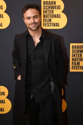 Marios Gavrilis bei der Preisverleihung vom 37. Braunschweig International Film Festival im Großen Haus des Staatstheaters Braunschweig. Braunschweig, 11.11.2023