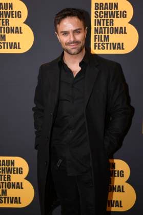 Marios Gavrilis bei der Preisverleihung vom 37. Braunschweig International Film Festival im Großen Haus des Staatstheaters Braunschweig. Braunschweig, 11.11.2023