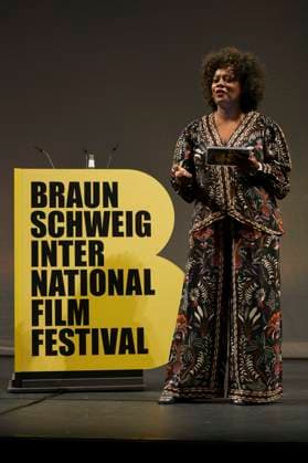 Denise M Baye bei der Preisverleihung vom 37. Braunschweig International Film Festival im Großen Haus des Staatstheaters Braunschweig. Braunschweig, 11.11.2023