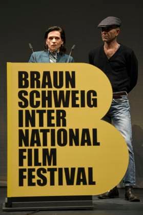 Veerle Baetens mit Maarten Loix bei der Preisverleihung vom 37. Braunschweig International Film Festival im Großen Haus des Staatstheaters Braunschweig. Braunschweig, 11.11.2023