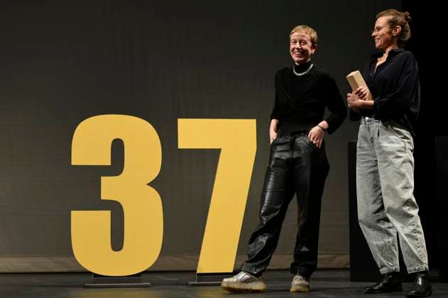 Sophie Ahrens und Karin Hanczewski bei der Preisverleihung vom 37. Braunschweig International Film Festival im Großen Haus des Staatstheaters Braunschweig. Braunschweig, 11.11.2023