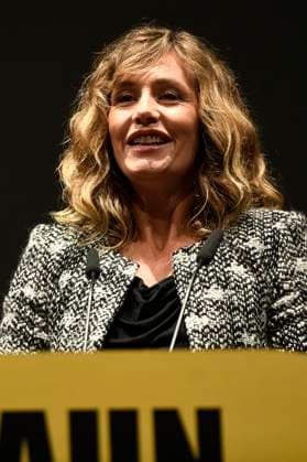 Cecile de France erhält die Europa als Europäischen Schauspielpreis bei der Preisverleihung vom 37. Braunschweig International Film Festival im Großen Haus des Staatstheaters Braunschweig. Braunschweig, 11.11.2023