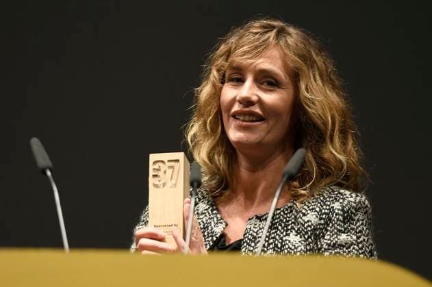 Cecile de France erhält die Europa als Europäischen Schauspielpreis bei der Preisverleihung vom 37. Braunschweig International Film Festival im Großen Haus des Staatstheaters Braunschweig. Braunschweig, 11.11.2023