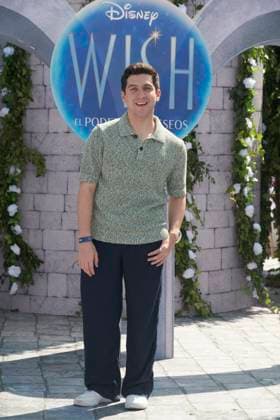 November 13, 2023, Mexico City, Ciudad de Mexico, Mexico: November 12, 2023, Mexico City, Mexico: Gerardo VeloÂ¡zquez attends the blue carpet for Wish by Walt Disney film premiere at Cinepolis Plaza Universidad. on November 12, 2023 in Mexico City, Mexico. Mexico City Mexico - ZUMAe321 20231113_zea_e321_037 Copyright: xJaimexNogales xEyepixxGroupx