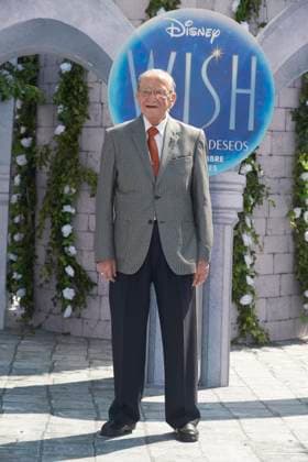 November 13, 2023, Mexico City, Ciudad de Mexico, Mexico: November 12, 2023, Mexico City, Mexico: Francisco Colmenero attends the blue carpet for Wish by Walt Disney film premiere at Cinepolis Plaza Universidad. on November 12, 2023 in Mexico City, Mexico. Mexico City Mexico - ZUMAe321 20231113_zea_e321_059 Copyright: xJaimexNogales xEyepixxGroupx