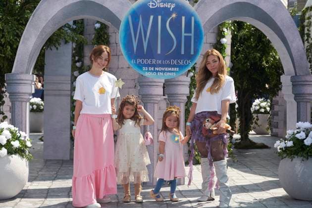 November 13, 2023, Mexico City, Ciudad de Mexico, Mexico: November 12, 2023, Mexico City, Mexico: Daniela Wong and Paola Wong attend the blue carpet for Wish by Walt Disney film premiere at Cinepolis Plaza Universidad. on November 12, 2023 in Mexico City, Mexico. Mexico City Mexico - ZUMAe321 20231113_zea_e321_109 Copyright: xJaimexNogales xEyepixxGroupx