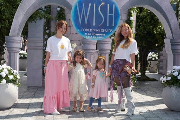 November 13, 2023, Mexico City, Ciudad de Mexico, Mexico: November 12, 2023, Mexico City, Mexico: Daniela Wong and Paola Wong attend the blue carpet for Wish by Walt Disney film premiere at Cinepolis Plaza Universidad. on November 12, 2023 in Mexico City, Mexico. Mexico City Mexico - ZUMAe321 20231113_zea_e321_110 Copyright: xJaimexNogales xEyepixxGroupx