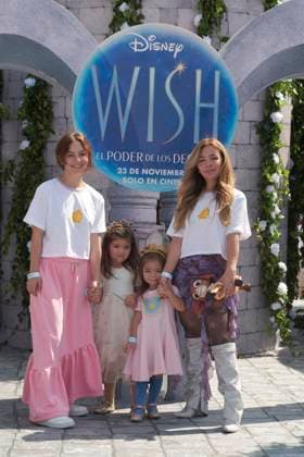November 13, 2023, Mexico City, Ciudad de Mexico, Mexico: November 12, 2023, Mexico City, Mexico: Daniela Wong and Paola Wong attend the blue carpet for Wish by Walt Disney film premiere at Cinepolis Plaza Universidad. on November 12, 2023 in Mexico City, Mexico. Mexico City Mexico - ZUMAe321 20231113_zea_e321_113 Copyright: xJaimexNogales xEyepixxGroupx
