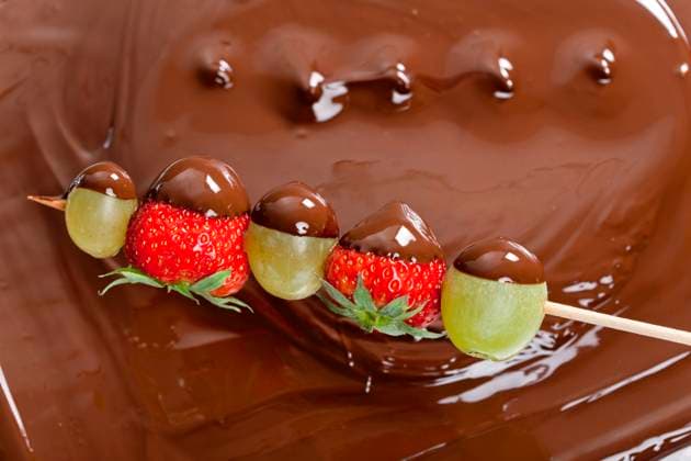 chocolate fondue , 4002334.jpg, inside, indoors, interiors, food, nourishment, nutrition, vegetarian, fondue, chocolate fondue, chocolate, sweet, unhealthy, calories, tempt, temptation, tempting, indulgence, dessert, fruit, strawberry, grape, skewer, brown, still life, close up, RECORD DATE NOT STATED