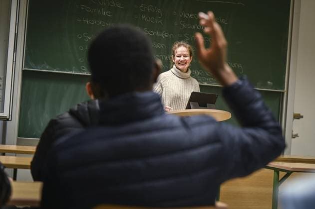 RECORD DATE NOT STATED Glücksunterricht in Bochum *** NUR FÜR REDAKTIONELLE ZWECKE *** EDITORIAL USE ONLY ***<p>Lehrerin Susanne Kadmin unterrichtet am Montag, 13. November 2023 am Berufskolleg in Bochum Wattenscheid das Fach Glück. Glück lernen in der Schule am Klaus-Steilmann-Berufskolleg in Wattenscheid - Glückslehrerin stärkt Persönlichkeit von Schülern: Gespräch mit einem Schüler vom Berufskolleg. Bochum Copyright: SvenjaxHanusch *** Happiness lessons in Bochum FOR EDITORIAL PURPOSES ONLY EDITORIAL USE ONLY p Teacher Susanne Kadmin teaches happiness at vocational college in Bochum Wattenscheid on Monday, November 13, 2023 at Klaus Steilmann Berufskolleg in Wattenscheid Happiness teacher strengthens students personalities Interview with a student Copyright: SvenjaxHanusch doc7st7eap5cqvbz4pjbin ,EDITORIAL USE ONLY