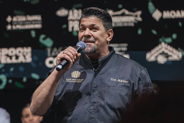 Bilder des Jahres 2023, Entertainment 11 November Entertainment Themen der Woche KW46 Entertainment Bilder des Tages Finale Wettbewerb Koch des Jahres in Bonn TV Koch Tim Mälzer war Ehrenmitglied der Jury, er wurde beim Dreh einer neuen Folge seiner Show Kitchen Impossible überrascht - Am 13. November 2023 findet im Bonner Kameha Grand Hotel das Finale des Wettbewerbs Koch des Jahres statt. Eine hochdekorierte Jury bewertet die Gerichte der Finalisten und kürt am Ende den Sieger Bonn Kameha Grand Hotel NRW Deutschland *** Chef of the Year competition final in Bonn TV chef Tim Mälzer was an honorary member of the jury, he was surprised while filming a new episode of his show Kitchen Impossible On November 13, 2023, the final of the Chef of the Year competition will take place at the Kameha Grand Hotel in Bonn A highly decorated jury will evaluate the fin Copyright: xBEAUTIFULxSPORTS Derixx