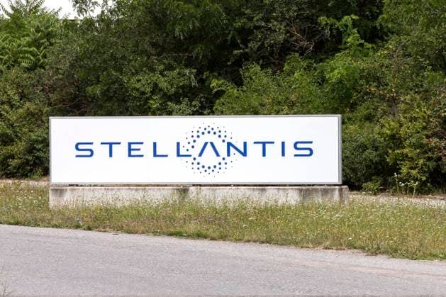 Schild Stellantis, Opel Werk in Wien Aspern, Österreich *** Shield Stellantis, Opel Work in Vienna Aspern, Austria 1065531449