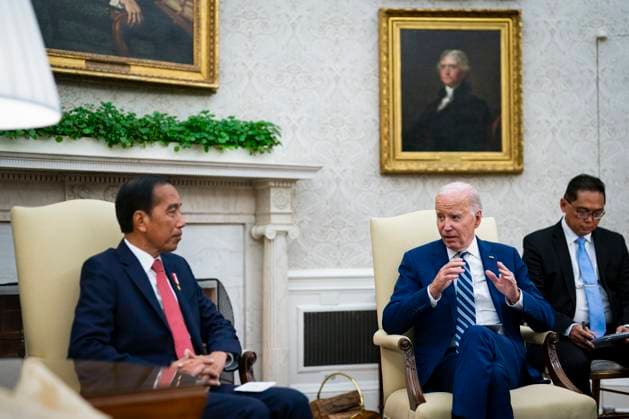 News Themen der Woche KW46 News Bilder des Tages US President Joe Biden meets with Indonesian President Joko Widodo in the Oval Office of the White House in Washington, DC, on Monday, November 13, 2023. A close ally of President Joko Widodo is poised to lead Indonesia s military, fueling further concern over what s seen as the leader s moves to secure his political dynasty.  WAX20231113104 AlxDrago