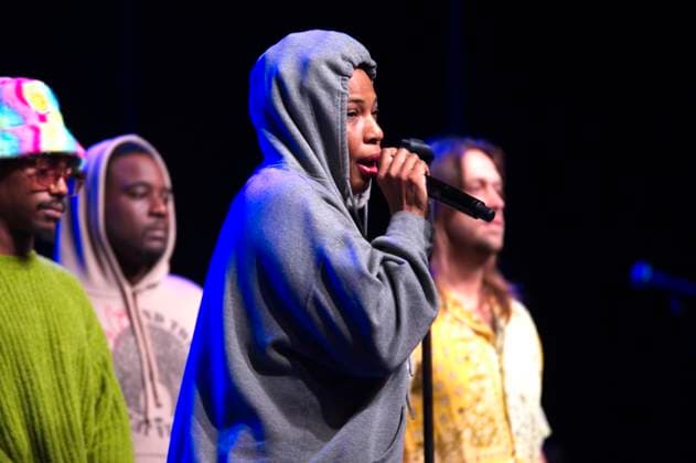 Bilder des Jahres 2023, Entertainment 11 November Entertainment Themen der Woche KW46 Rund eine Stunde nach dem eigentlichen Konzertbeginn betrat Macy Gray die Bühne im Admiralspalast und sagte ihr Konzert wegen Krankheit ab. Berlin, 13.11.2023 *** Around an hour after the actual start of the concert, Macy Gray took to the stage at the Admiralspalast and canceled her concert due to illness Berlin, 13 11 2023 Foto:xC.xBehringx xFuturexImagex gray_3104