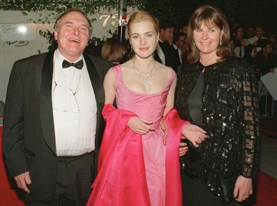 Archivbilder der Woche KW46 Kate Winslet 384500 02: FILE PHOTO: Actress Kate Winslet and her mother and father attend the Columbia Post Oscars Bash March 25, 1996 in Los Angeles, Ca. (Photo by James Aylott Pacificcoastnews.com, Credit:James Aylott Avalon United States  Copyright: xJamesxAylottx xAvalonx 0520016281
