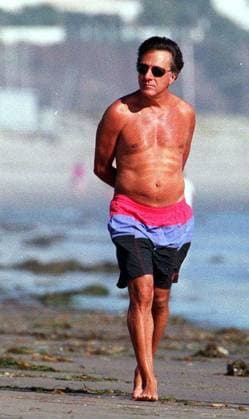 Archivbilder der Woche KW46 Dustin Hoffman aug 26th 95 MALIBU CALIF EXCLUSIVE PHOTOGRAPHS OFF DUSTIN HOFFMAN WALKING ON THE BEACH, Credit:James Aylott Avalon  Copyright: xJamesxAylottx xAvalonx 0520017076