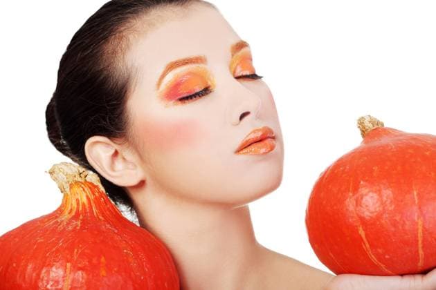 Woman with orange make up holding pumpkin Beautiful woman with orange make up holding pumpkin. Isolated on white ,model released, Symbolfoto Copyright: xZoonar.com PiotrxMarcinskix 5549145 ,model released, Symbolfoto ,property released