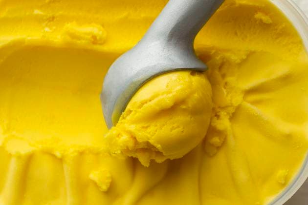  Nahaufnahme eines Eislöffels *** Close-up one Ice cream spoons Copyright: imageBROKER/OleksandrxLatkun iblole09804096.jpg