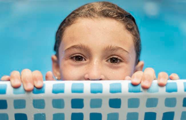 Creative Highlights Symbolbilder Nahaufnahme nasses Kinderbecken *** Close-up wet Children s pool Copyright: imageBROKER/OleksandrxLatkun iblole09804165.jpg ,model released, Symbolfoto ,property released