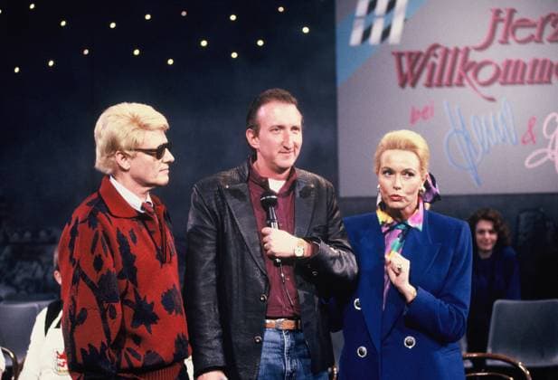 Archivbilder der Woche KW46 Heino und Hannelore und in der Mitte Mike Krüger bei der TV Show Willkommen bei Heino und Hannelore aufgenommen am 20.12.1989 *** Heino and Hannelore and in the middle Mike Krüger at the TV show Willkommen bei Heino und Hannelore recorded on 20 12 1989