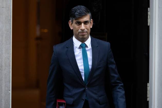 November 15, 2023, London, United Kingdom: Prime Minister, Rishi Sunak leaves 10 Downing Street for Parliament to take Prime Minister™s Questions in London. The government™s flagship Rwanda Plan immigration policy has been ruled unlawful by the Supreme Court, dealing a blow to one of Sunak™s 5 priorities to ˜stop the boatsâ London United Kingdom - ZUMAs197 20231115_aaa_s197_071 Copyright: xTejasxSandhux