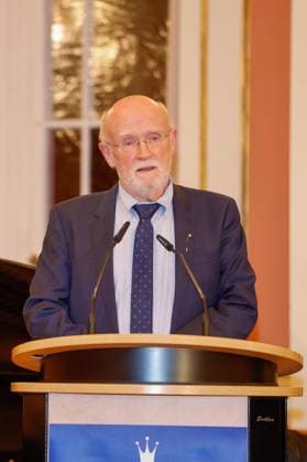 Prof. Dr. Hans Otto Pörtner bei derVerleihung der Goldenen Erbse 2023 im Roten Rathaus Berlin.